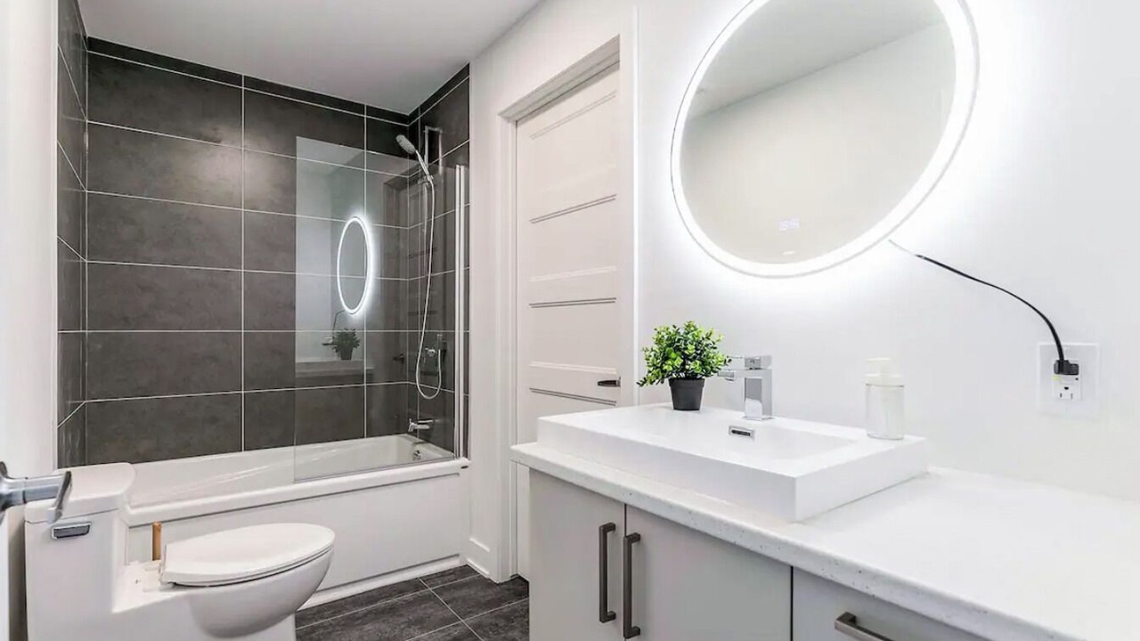 Photo of Bathroom in Saint-Hubert