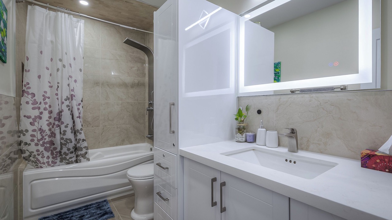 Photo of Bathroom in Woodbine Gardens
