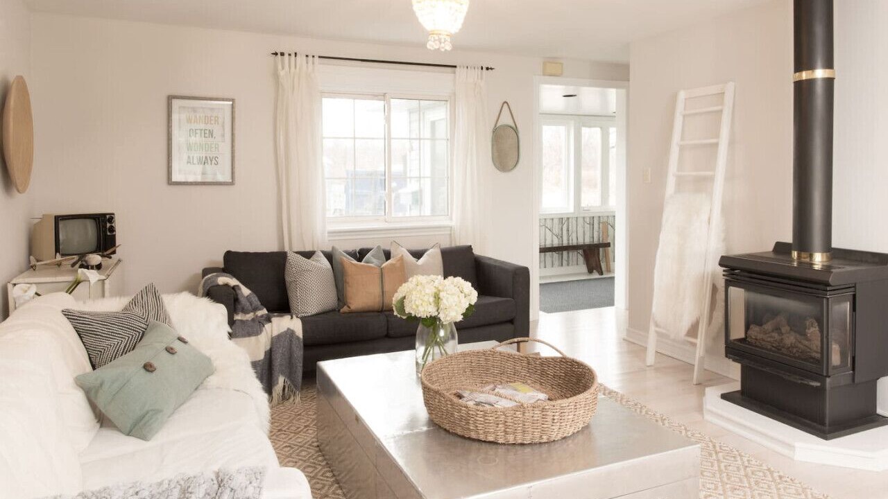 Photo of Livingroom in Waupoos