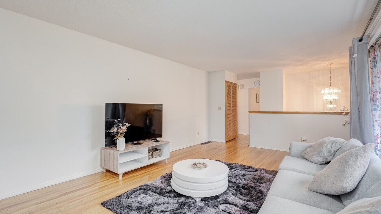 Photo of Livingroom in Cordova Bay