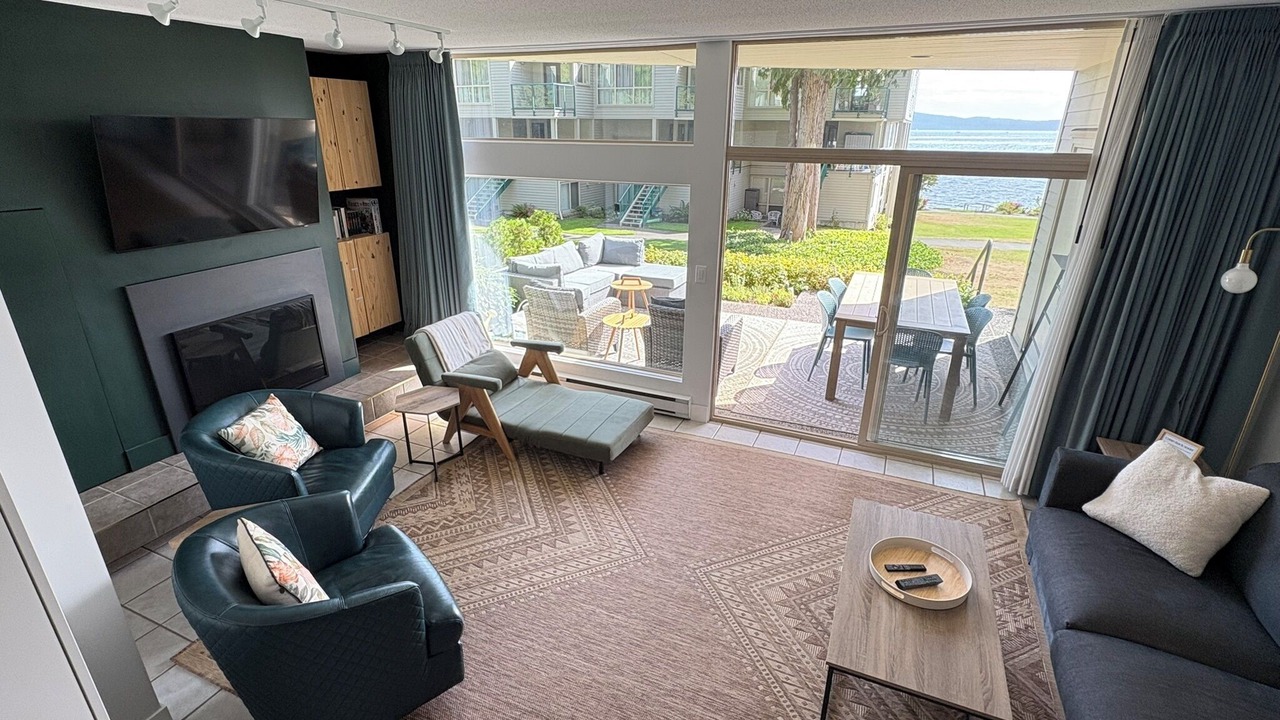 Photo of Livingroom in North Oyster