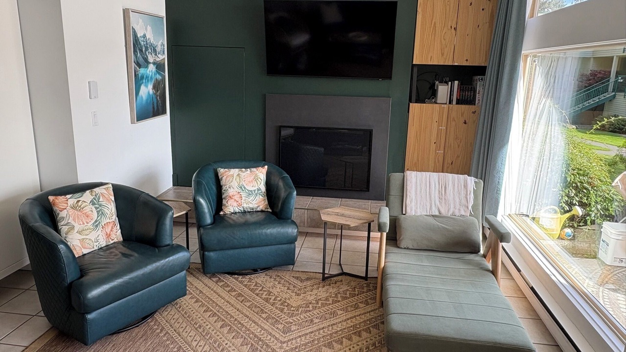 Photo of Livingroom in North Oyster