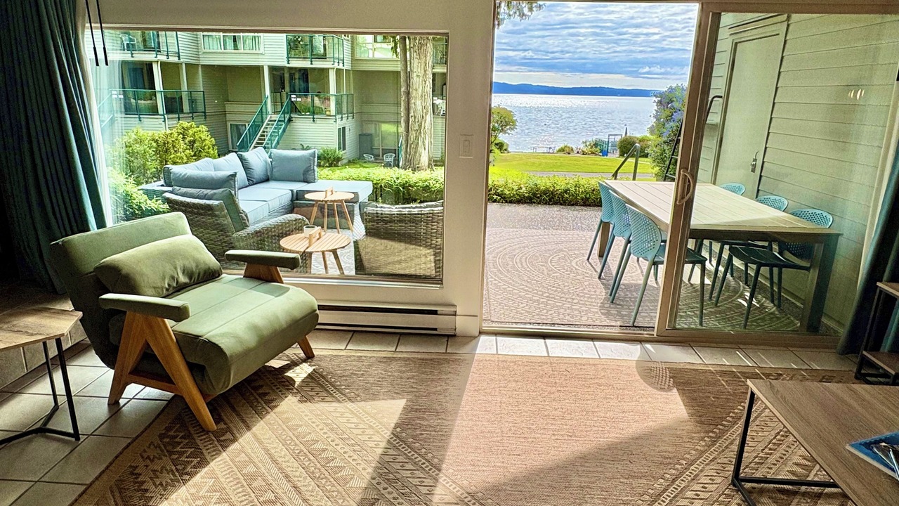 Photo of Livingroom in North Oyster