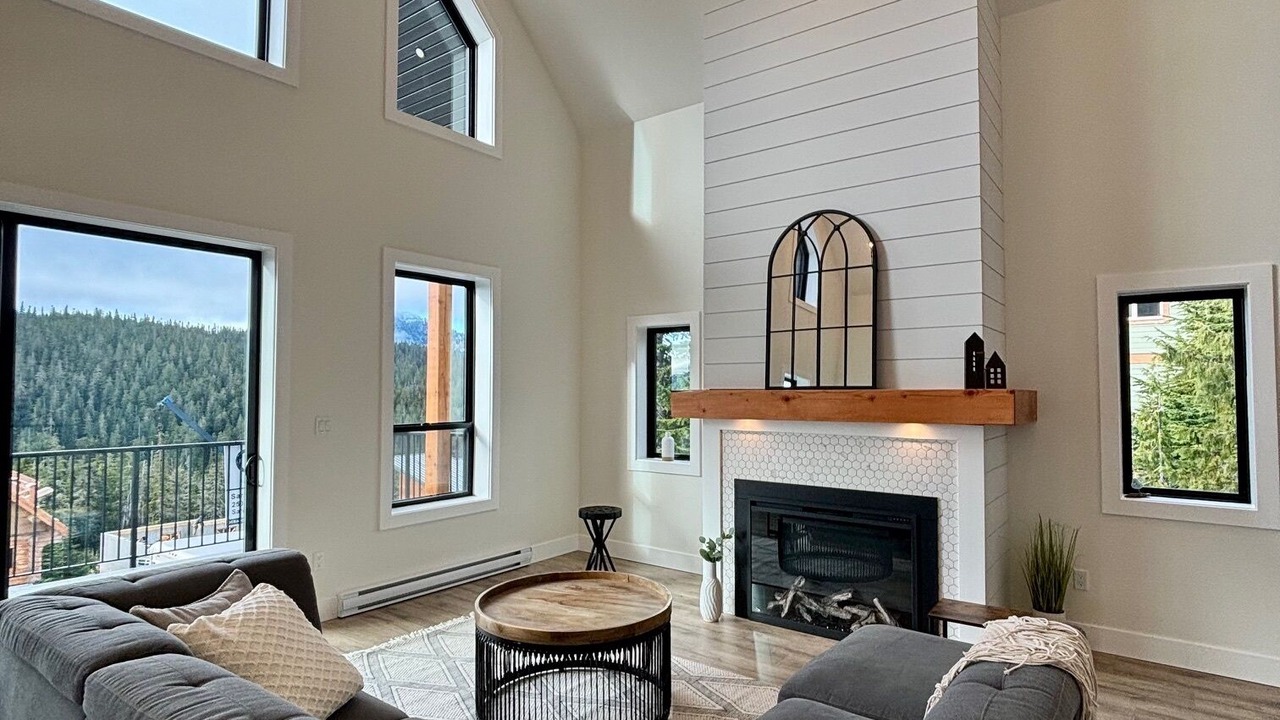 Photo of Livingroom in Courtenay