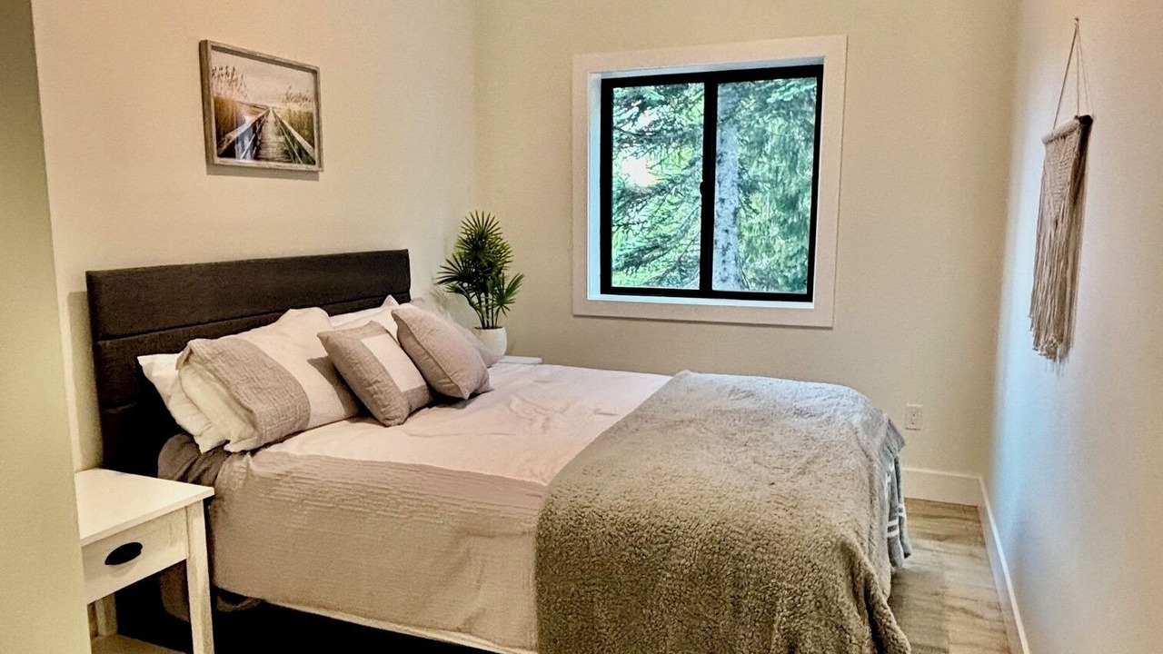 Photo of Bedroom in Courtenay