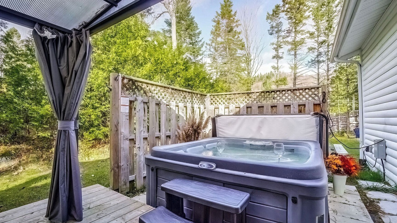 Photo of Patio Balcony in St-Adolphe-d'Howard