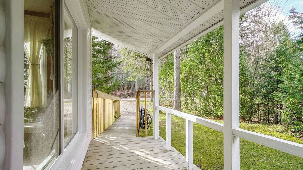 Photo of Patio Balcony in St-Adolphe-d'Howard