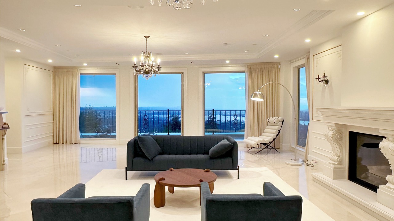 Photo of Livingroom in West Vancouver