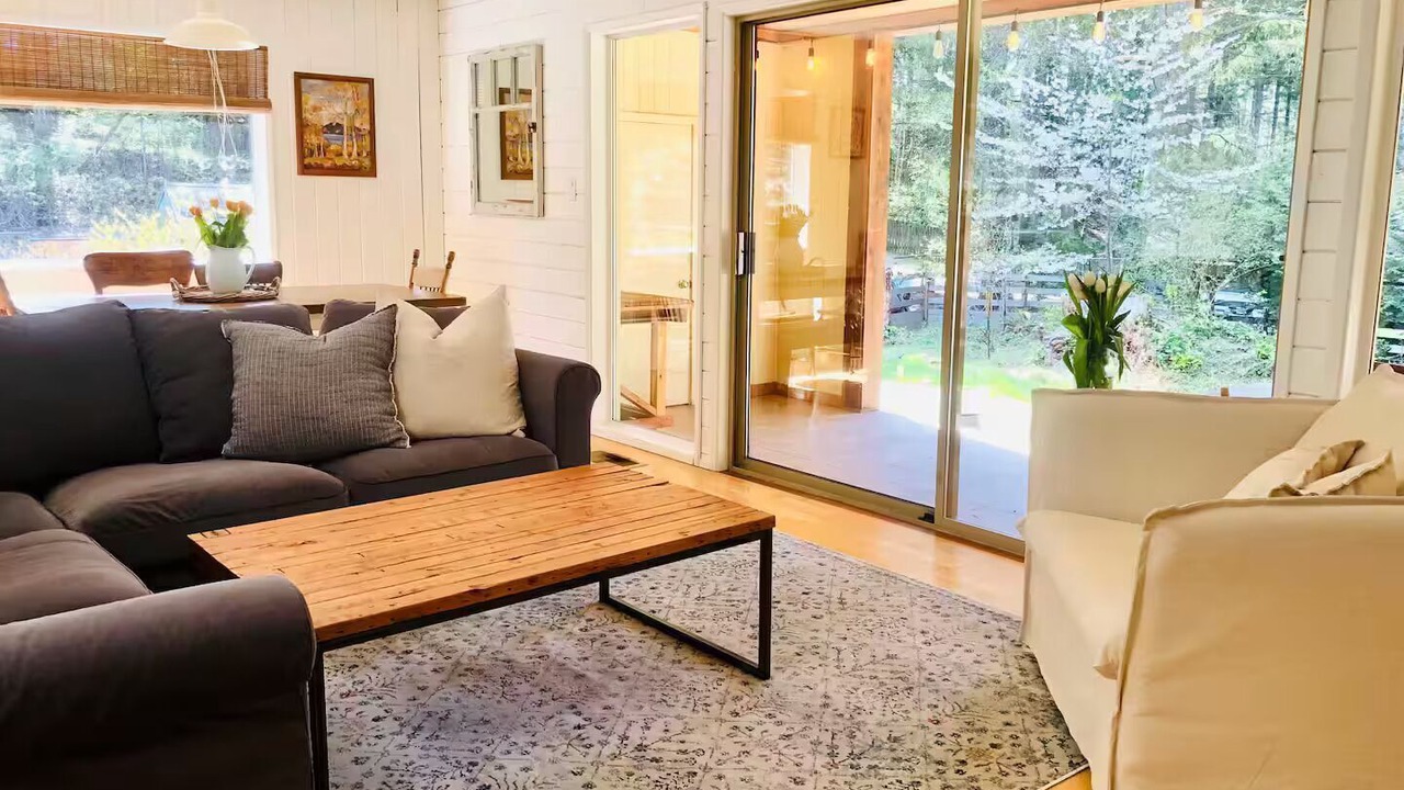 Photo of Livingroom in Salt Spring Island