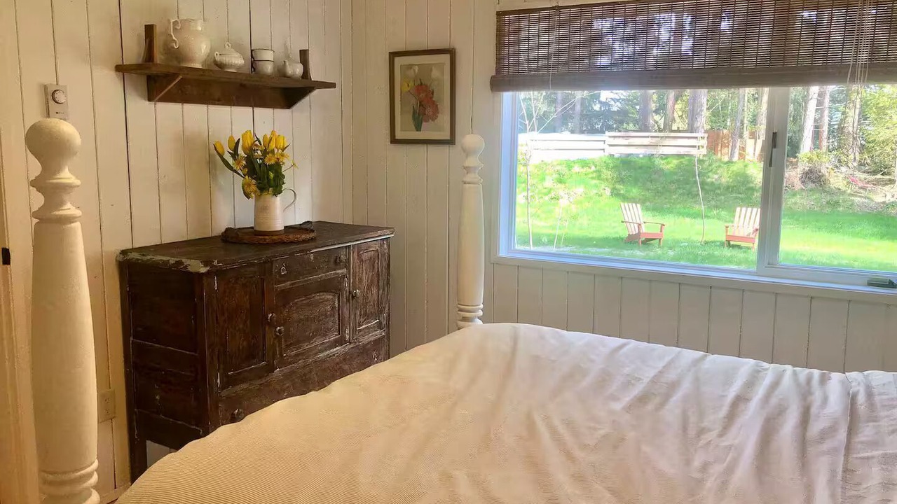 Photo of Bedroom in Salt Spring Island