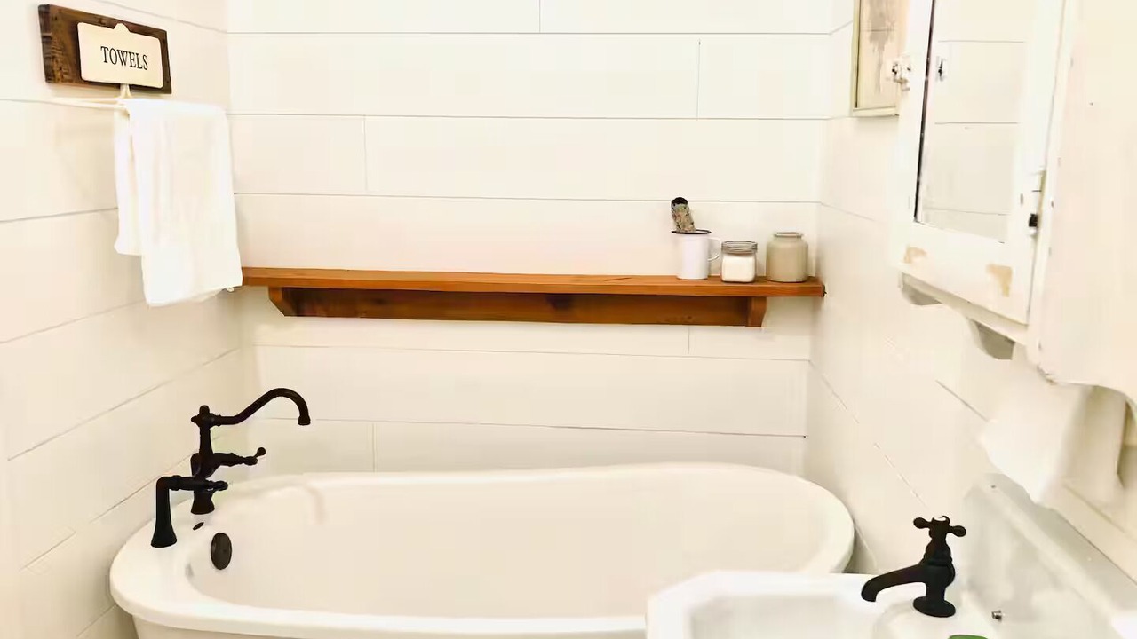 Photo of Bathroom in Salt Spring Island