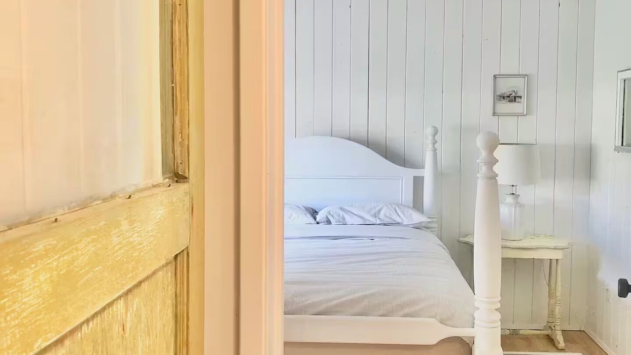 Photo of Bedroom in Salt Spring Island