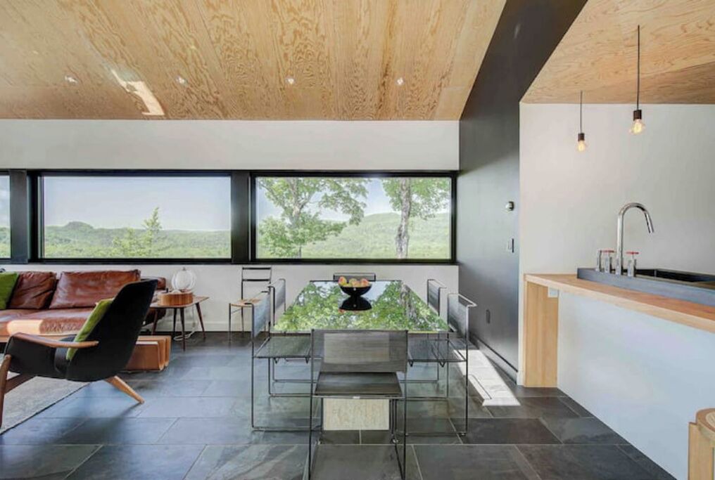 Photo of Livingroom in Bolton-Est