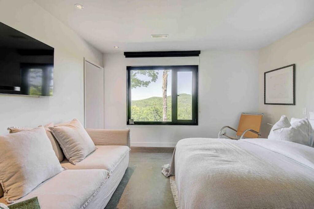 Photo of Bedroom in Bolton-Est