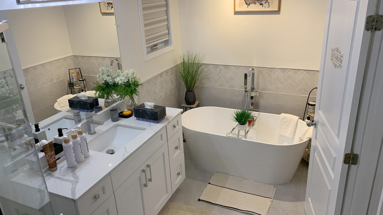 Photo of Bathroom in Aylmer