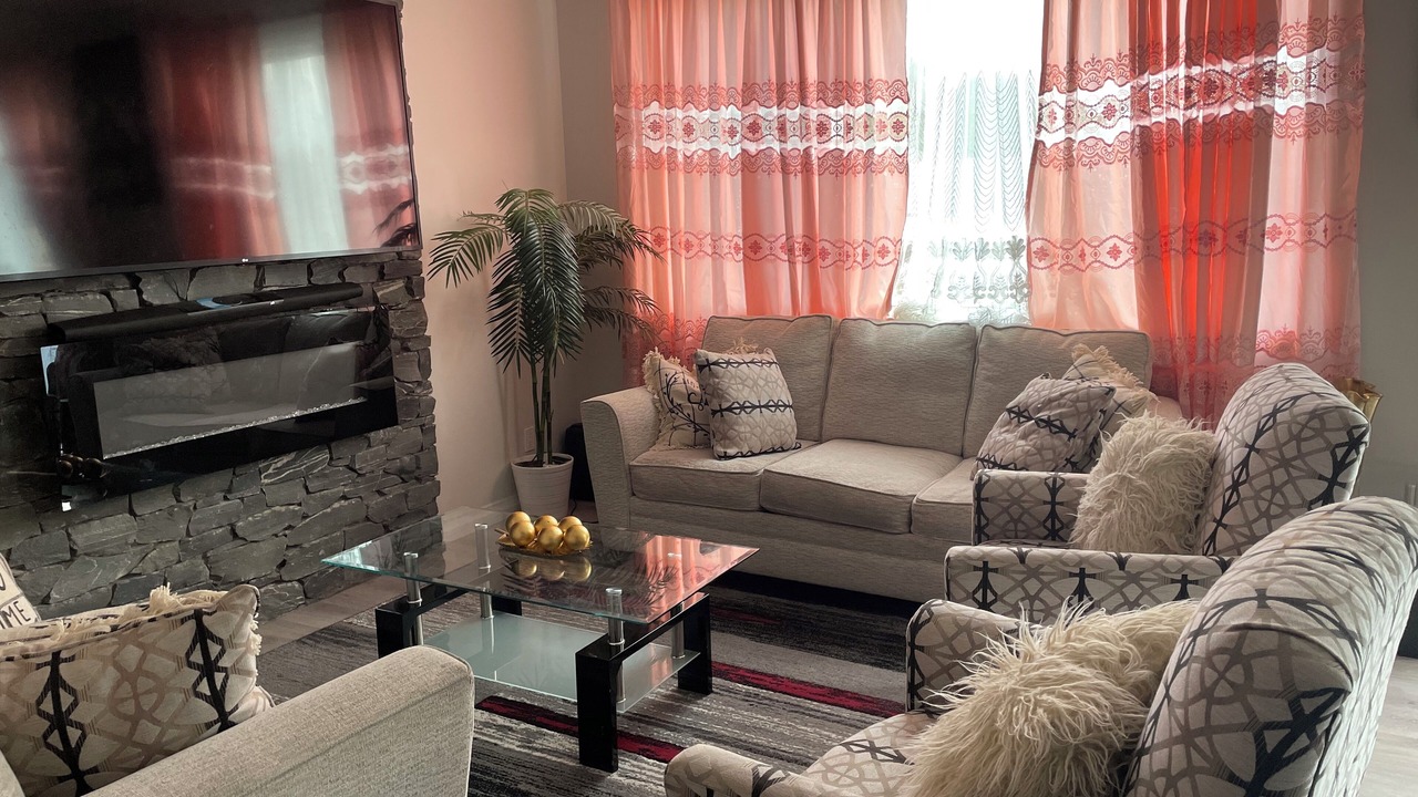 Photo of Livingroom in Leduc