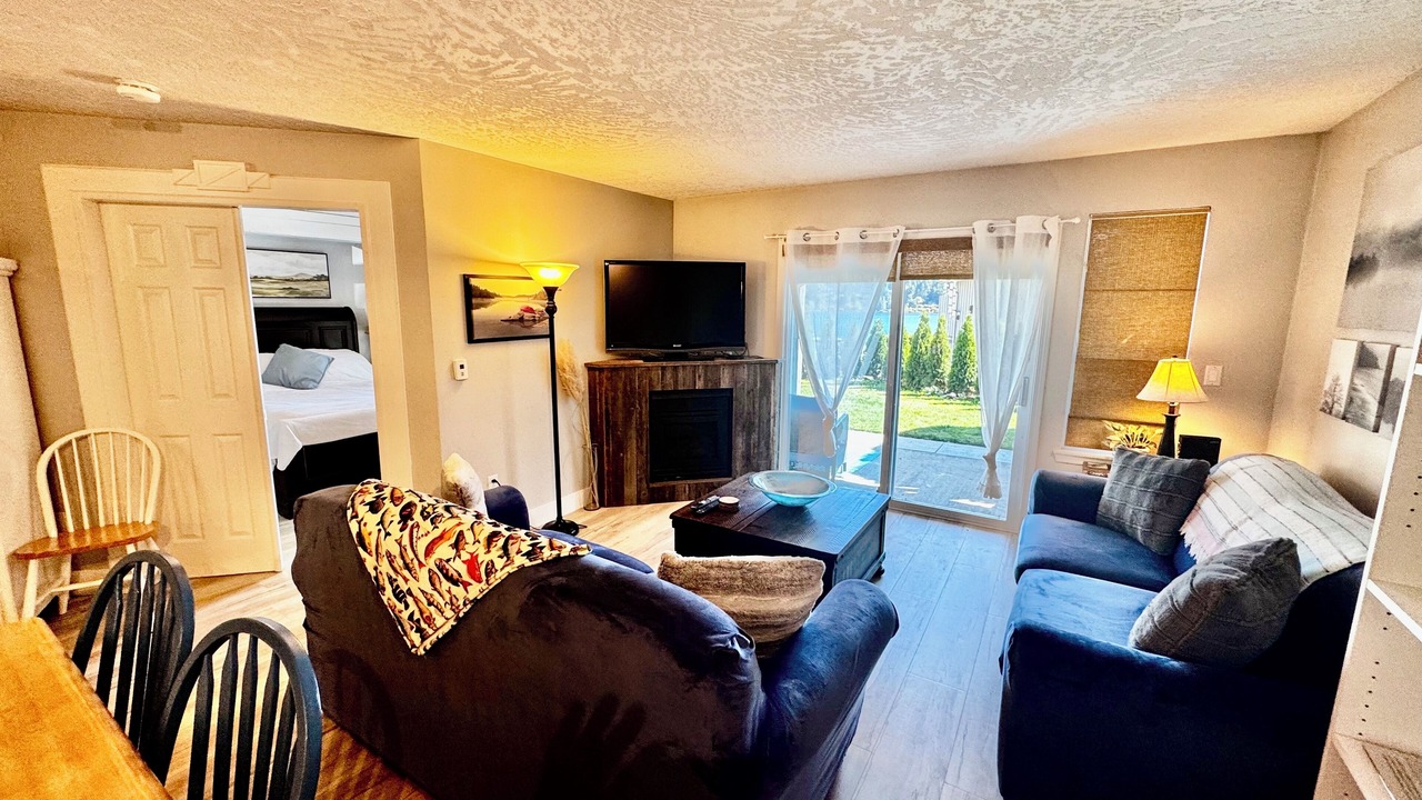 Photo of Livingroom in Shawnigan Lake