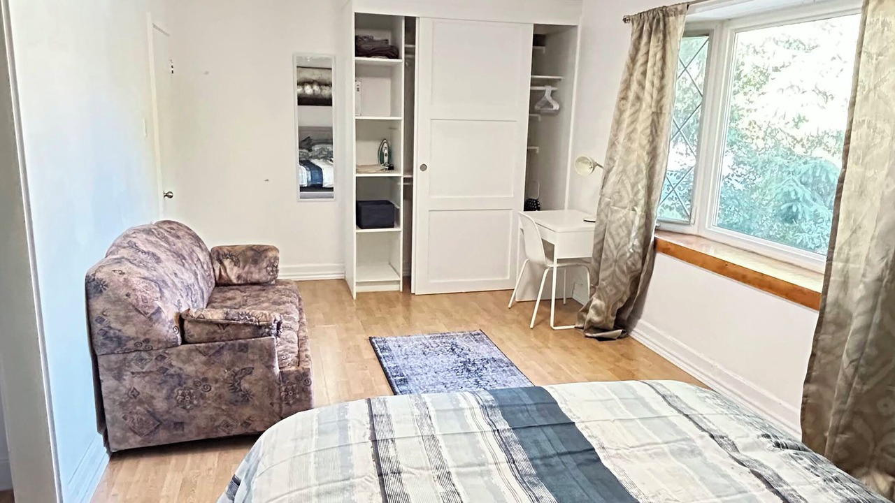 Photo of Bedroom in Aylmer