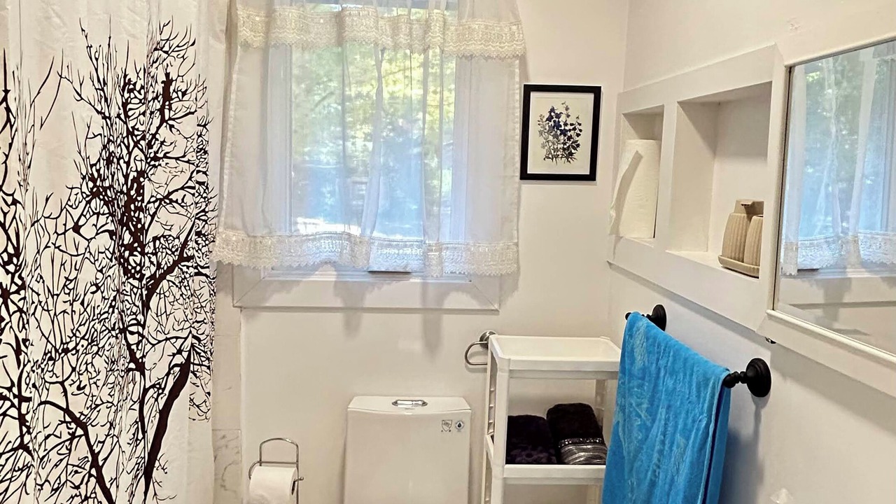 Photo of Bathroom in Aylmer