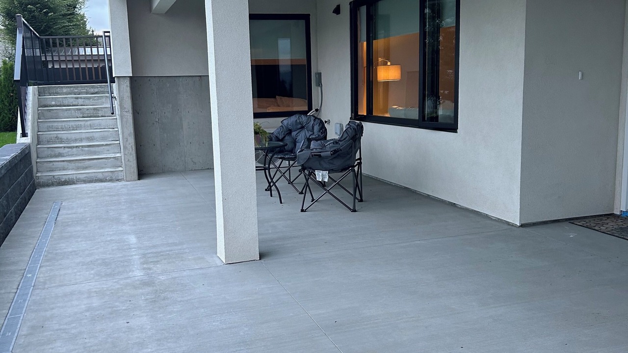 Photo of Patio Balcony in Lower Sumas Mountain