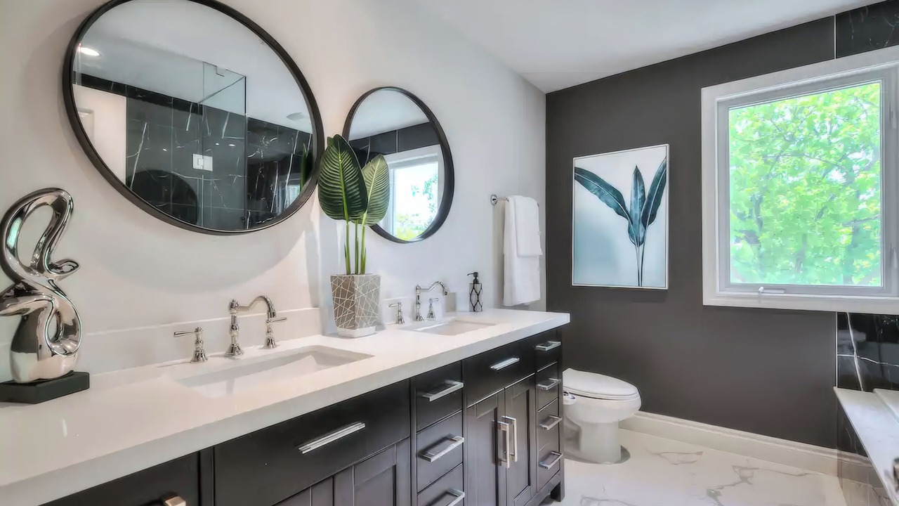 Photo of Bathroom in The Peanut