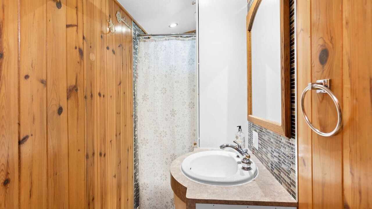 Photo of Bathroom in Sainte-Lucie-des-Laurentides