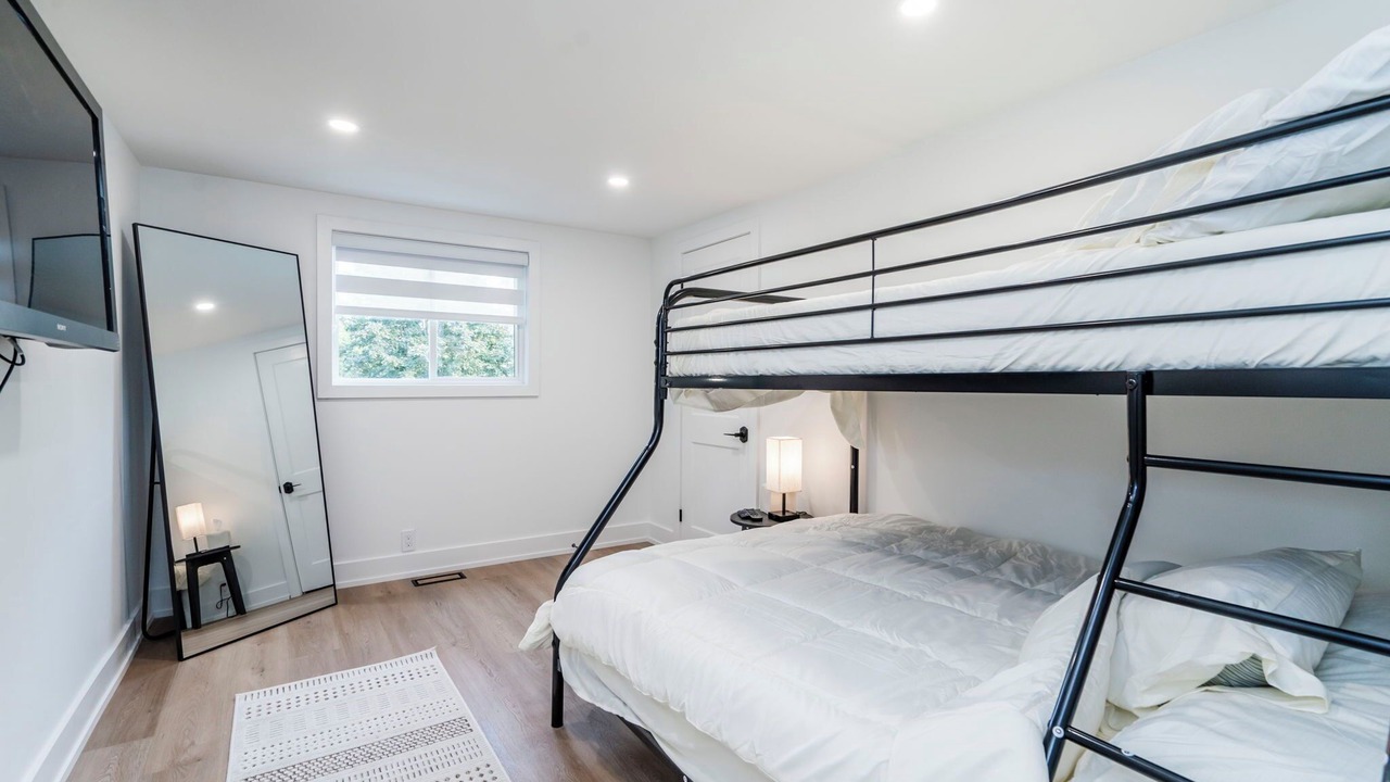 Photo of Bedroom in Victoria Harbour