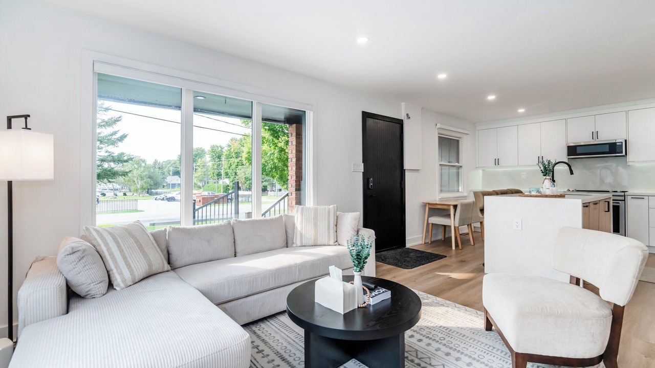 Photo of Livingroom in Victoria Harbour