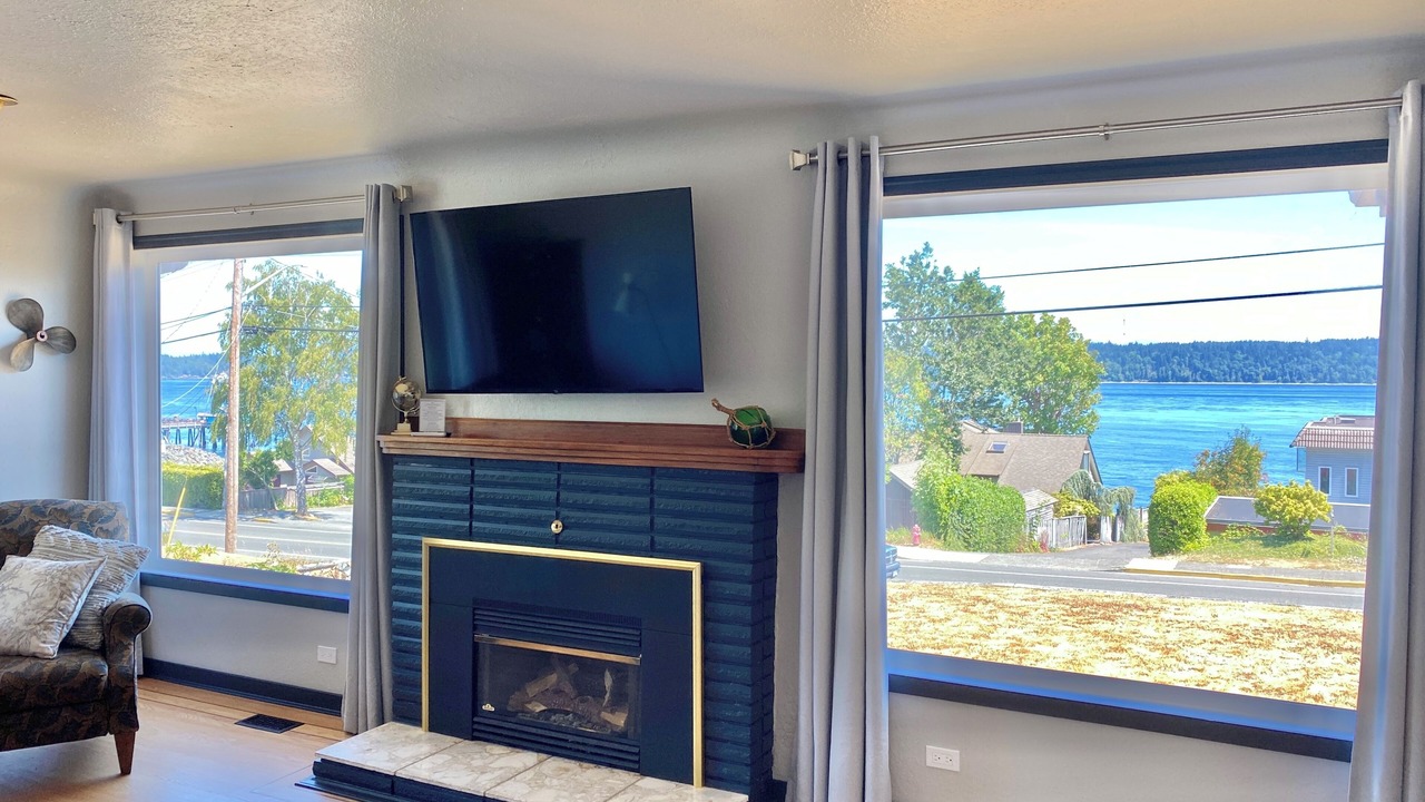 Photo of Livingroom in Campbell River