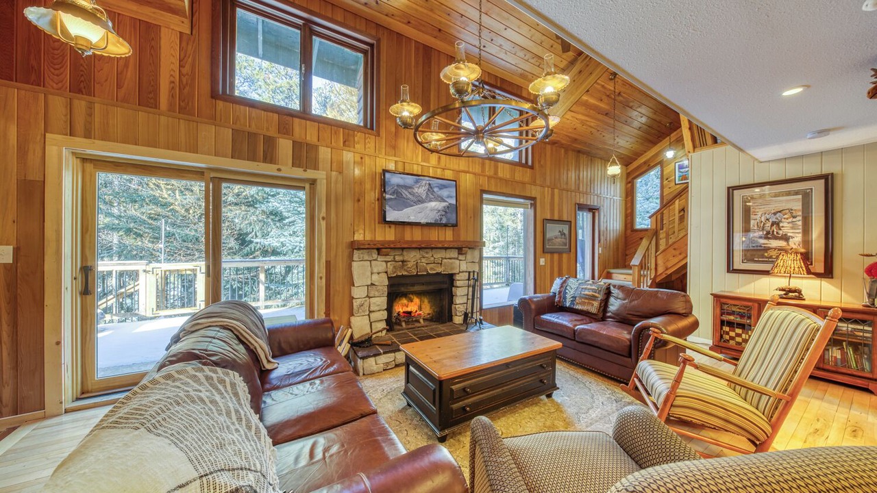 Photo of Livingroom in East Kootenay