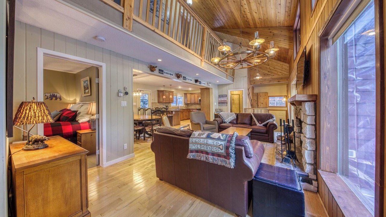 Photo of Livingroom in East Kootenay