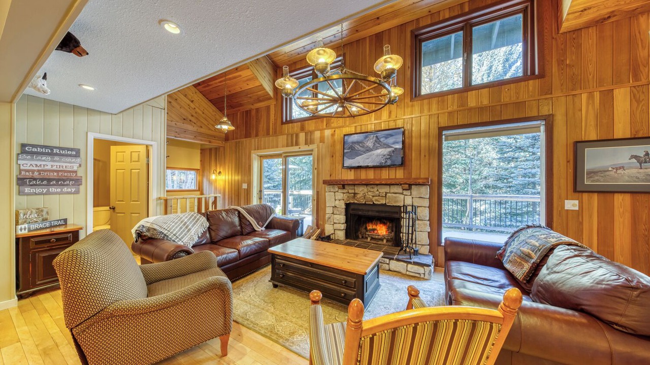 Photo of Livingroom in East Kootenay