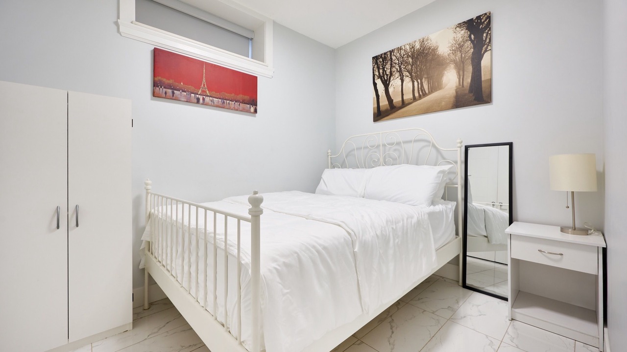 Photo of Bedroom in Renfrew-Collingwood