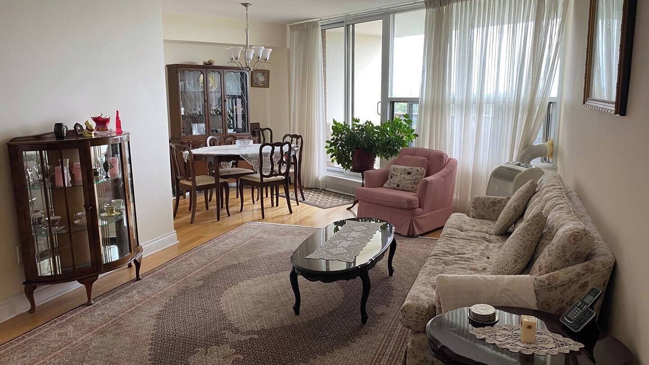 Photo of Livingroom in Flemingdon Park