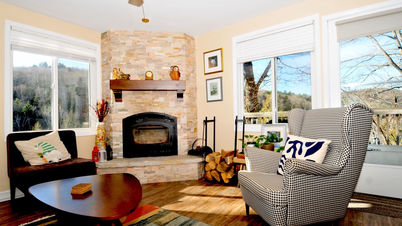 Photo of Livingroom in Val-des-Monts