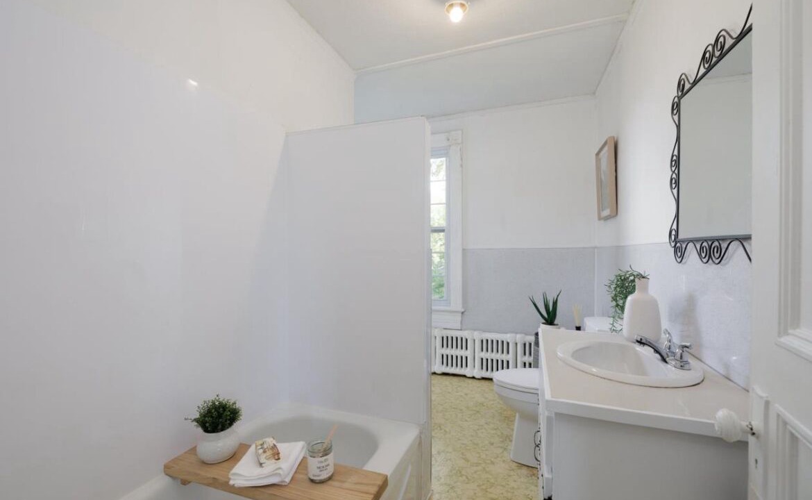 Photo of Bathroom in Pointe Claire
