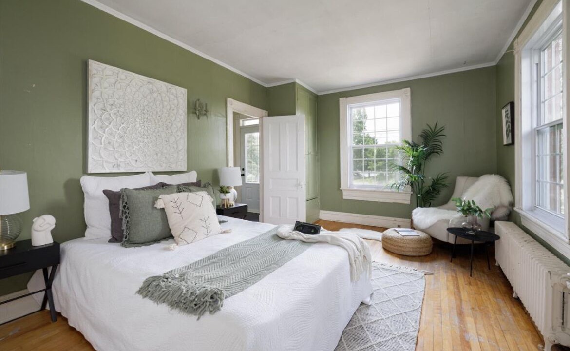 Photo of Bedroom in Pointe Claire