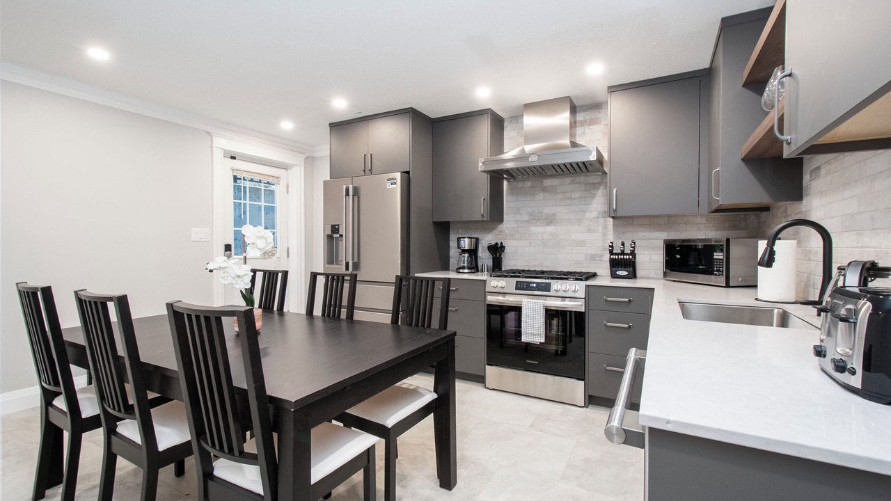 Photo of Kitchen in District of North Vancouver