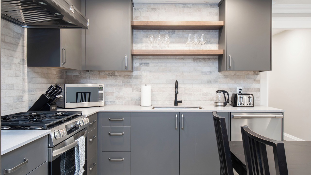 Photo of Kitchen in District of North Vancouver