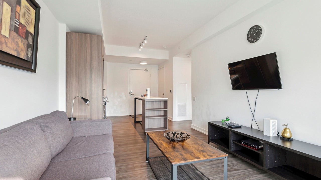 Photo of Livingroom in Bay Street Corridor