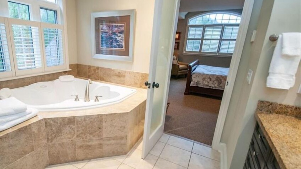 Photo of Bathroom in Port Carling