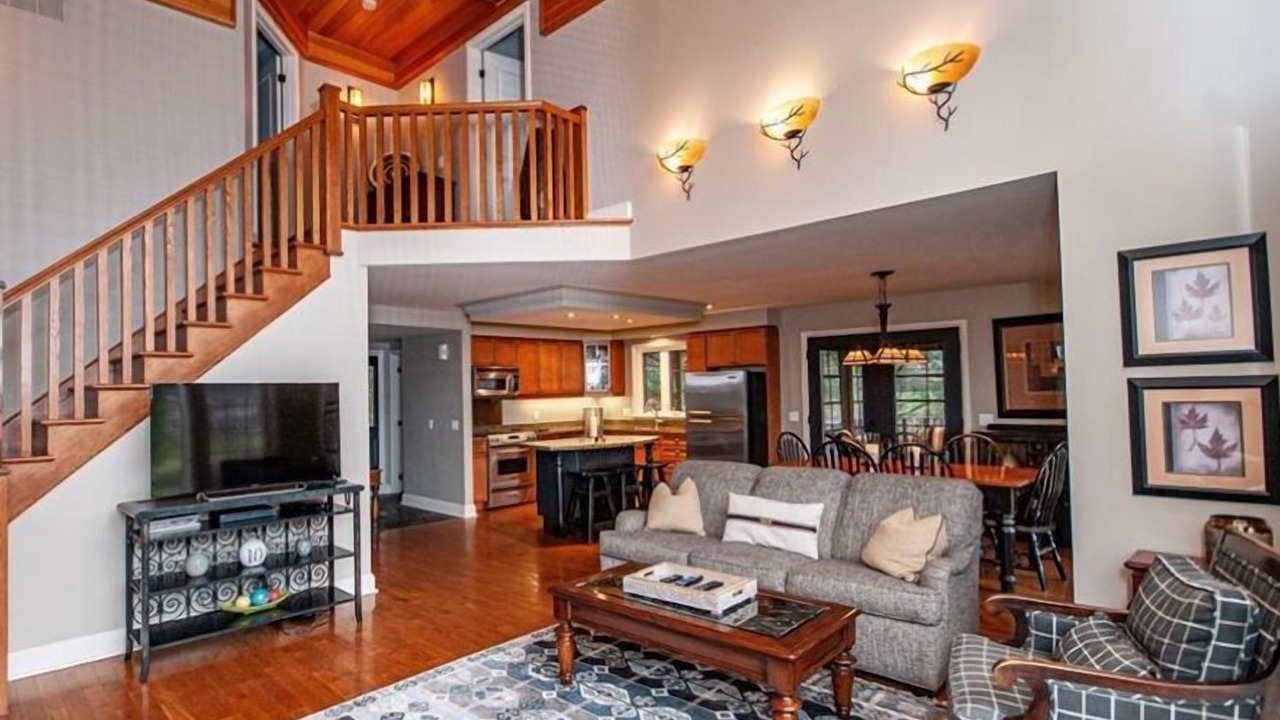 Photo of Livingroom in Port Carling