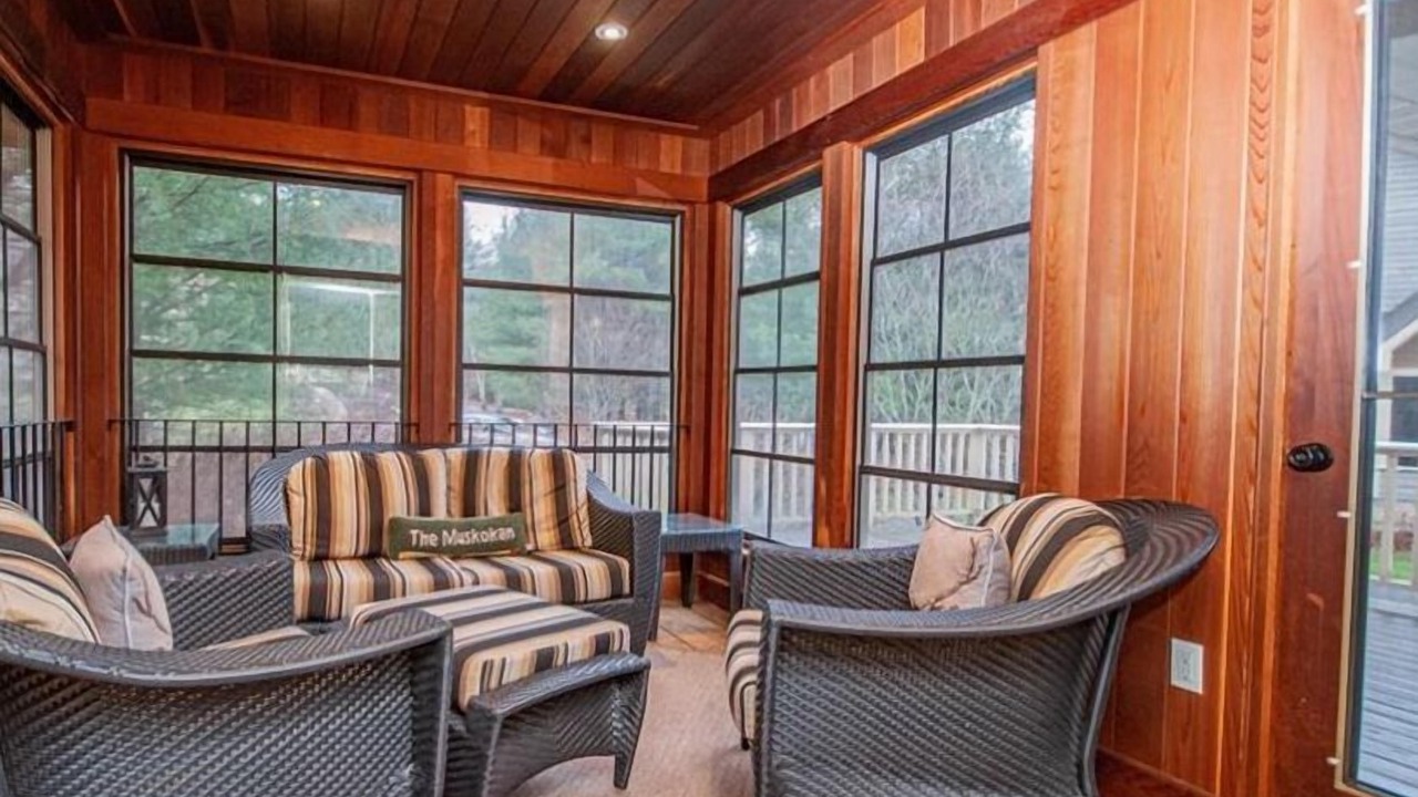 Photo of Livingroom in Port Carling