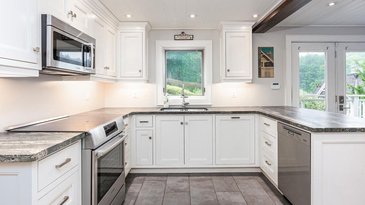 Photo of Kitchen in Muskoka Lakes