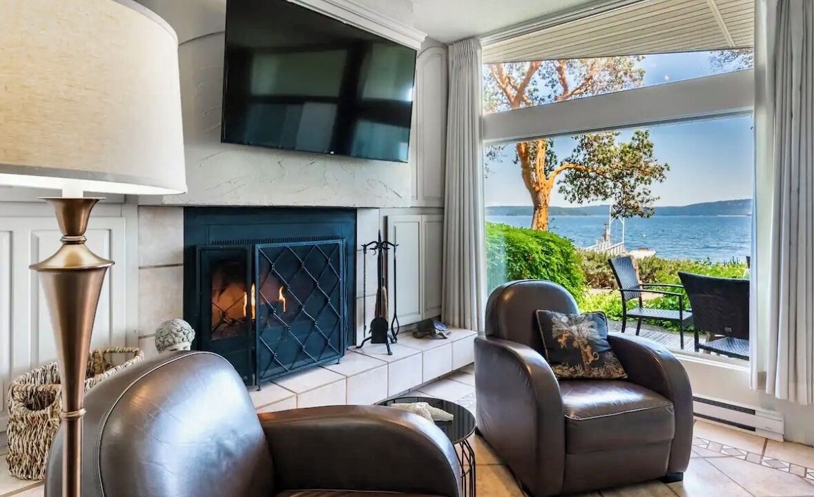 Photo of Livingroom in North Oyster