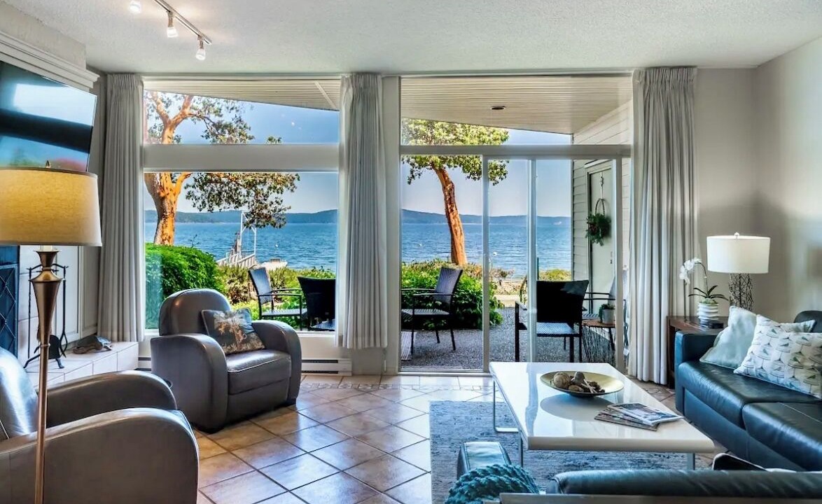 Photo of Livingroom in North Oyster