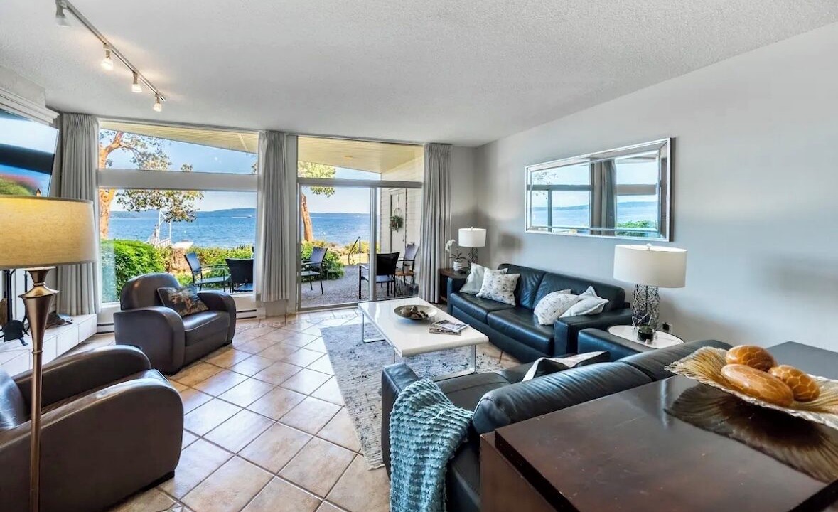 Photo of Livingroom in North Oyster