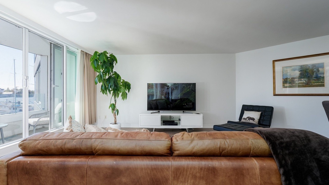 Photo of Livingroom in Downtown Victoria