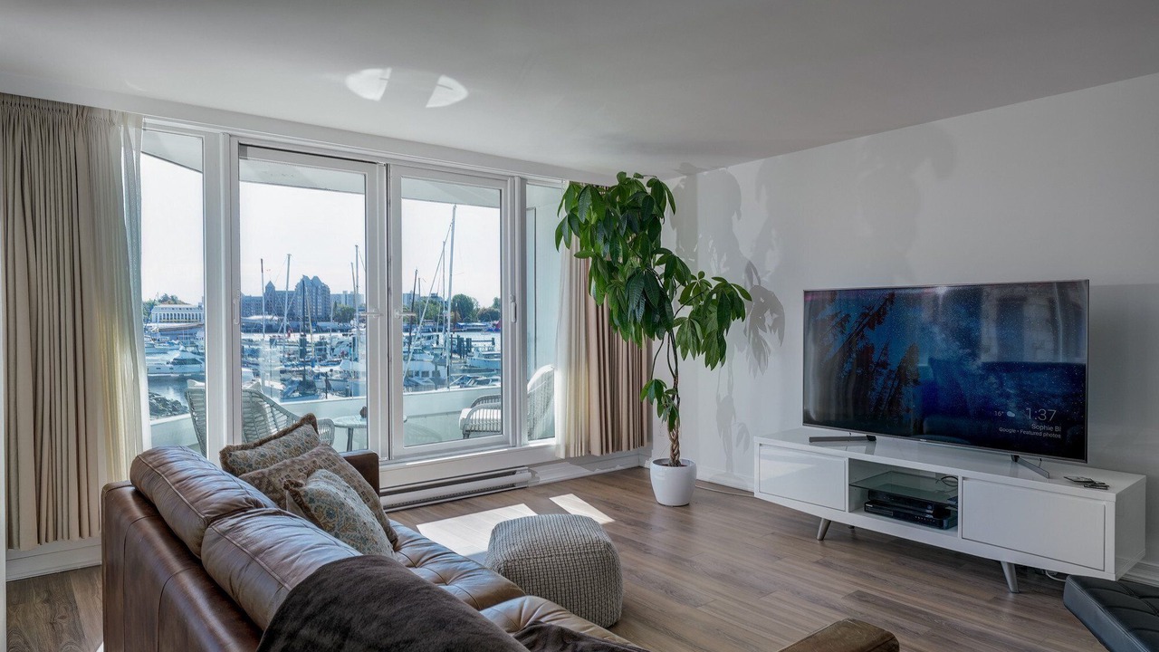 Photo of Livingroom in Downtown Victoria