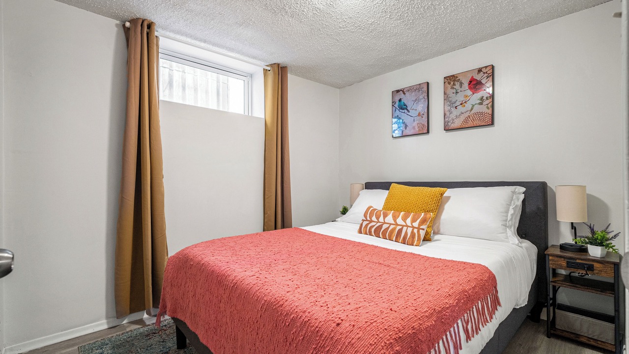 Photo of Bedroom in Forest Lawn